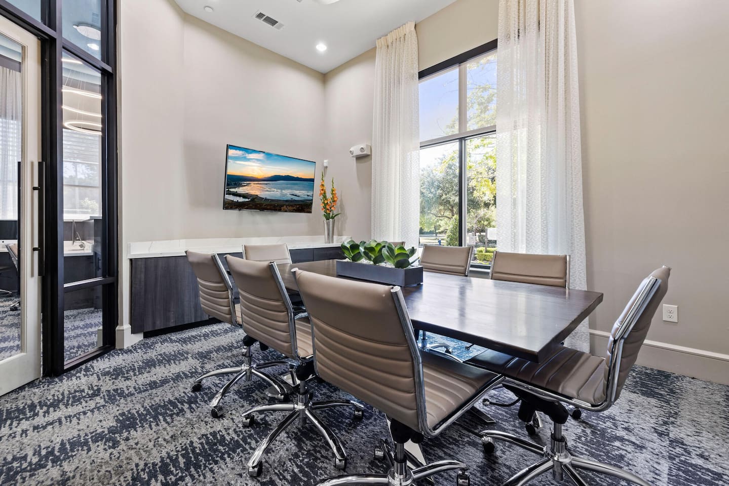, an Airbnb-friendly apartment in Houston, TX