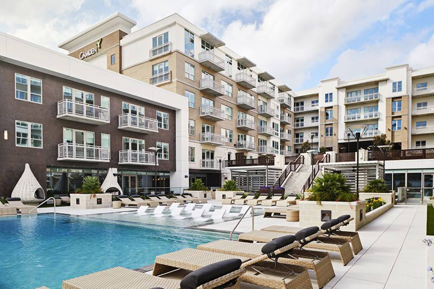 , an Airbnb-friendly apartment in Houston, TX