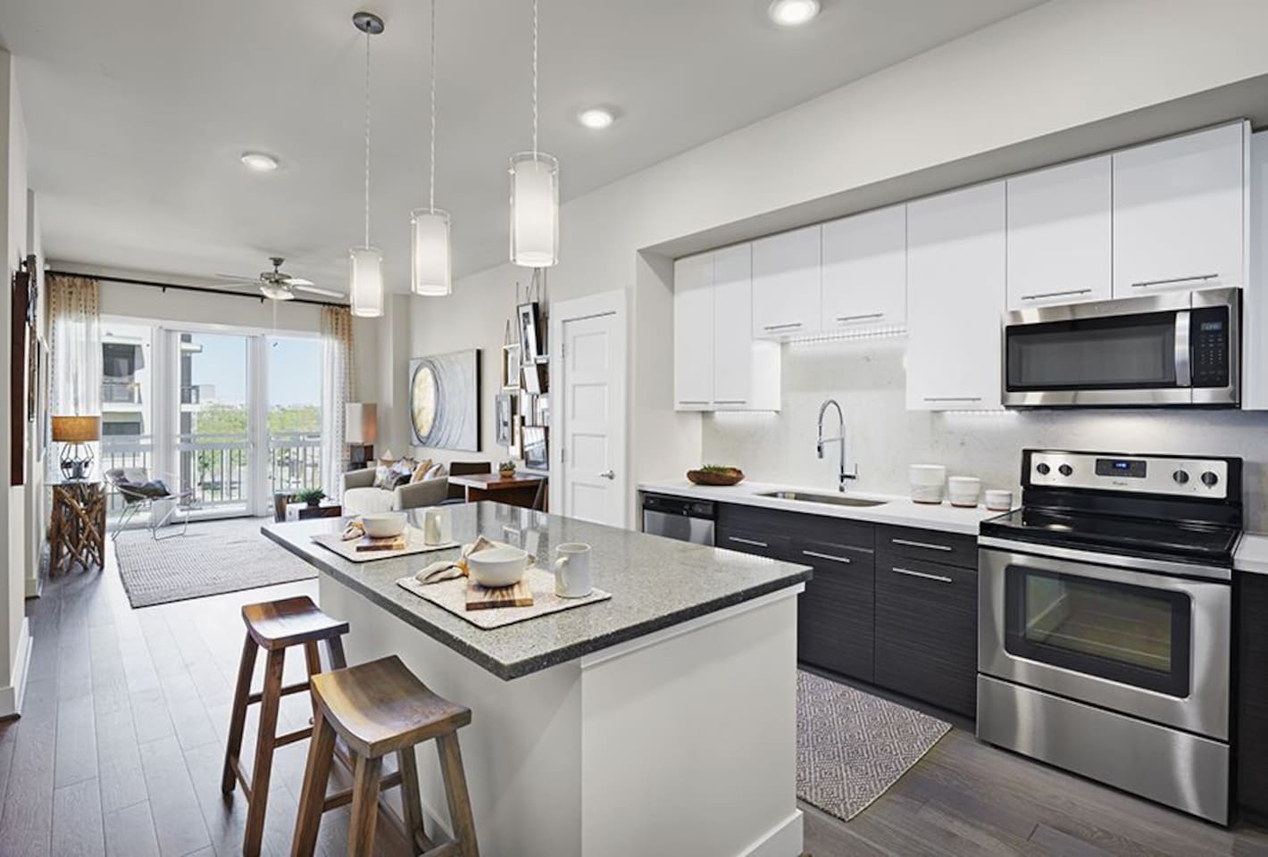 , an Airbnb-friendly apartment in Houston, TX
