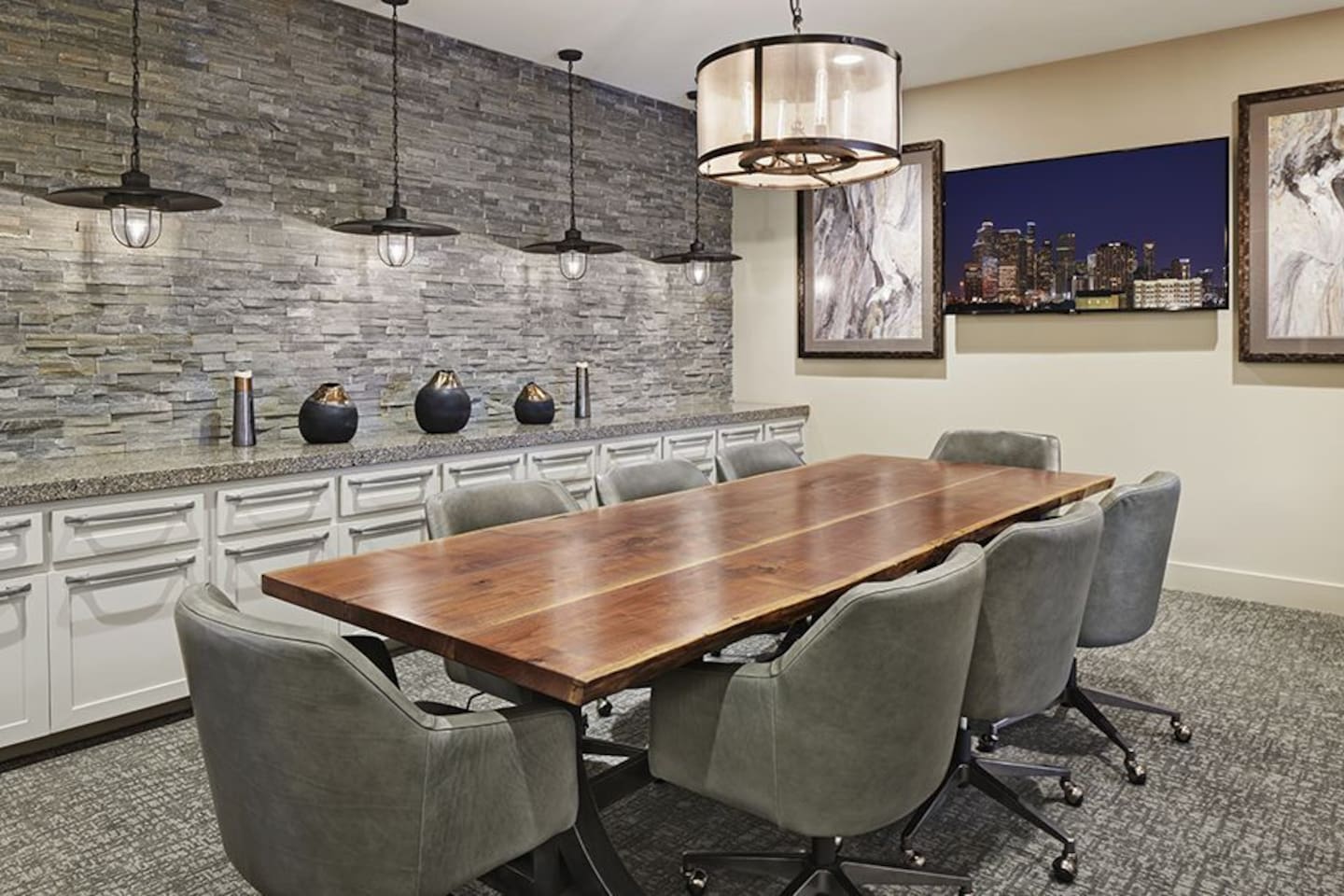 , an Airbnb-friendly apartment in Houston, TX