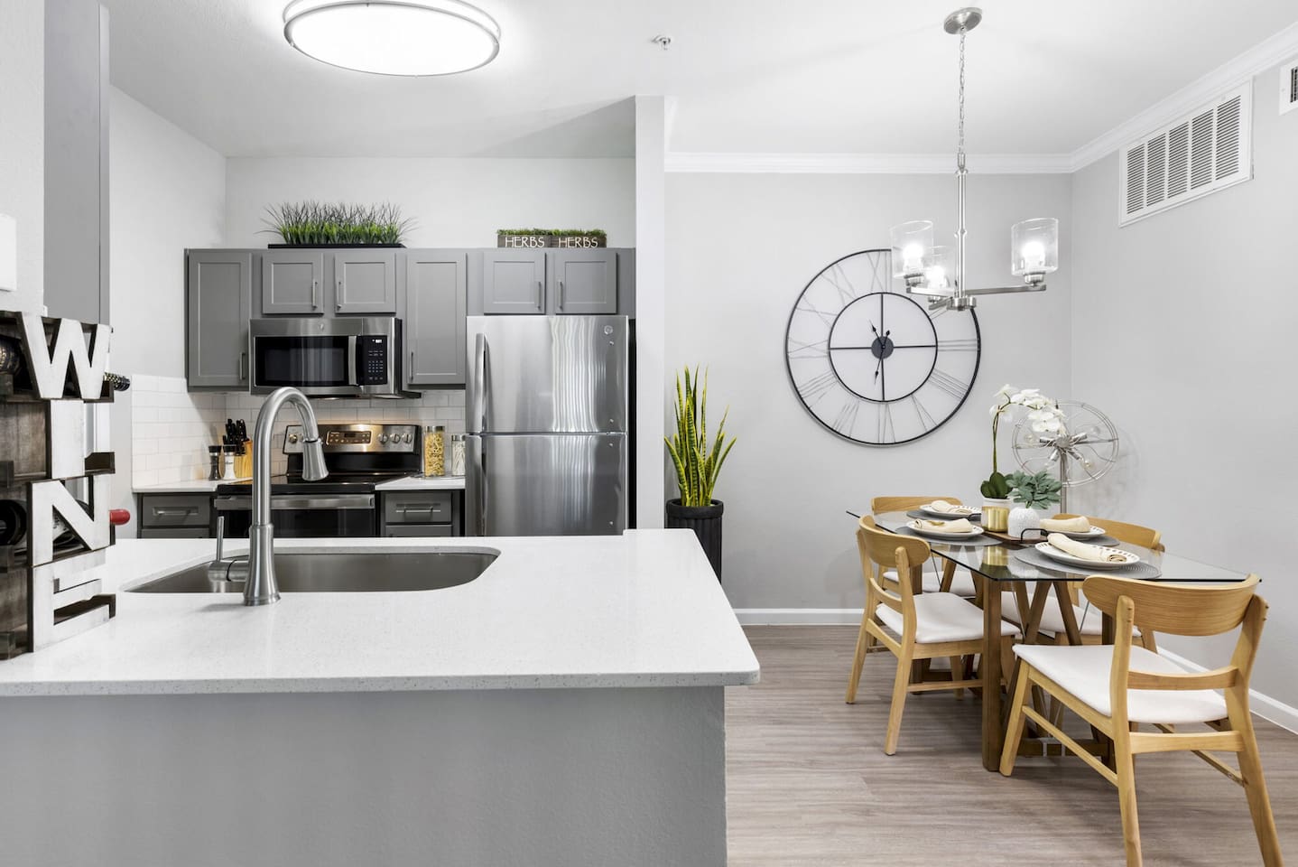 , an Airbnb-friendly apartment in Houston, TX