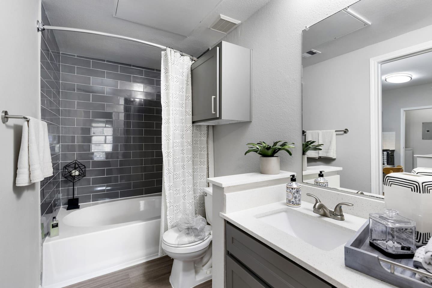 , an Airbnb-friendly apartment in Houston, TX