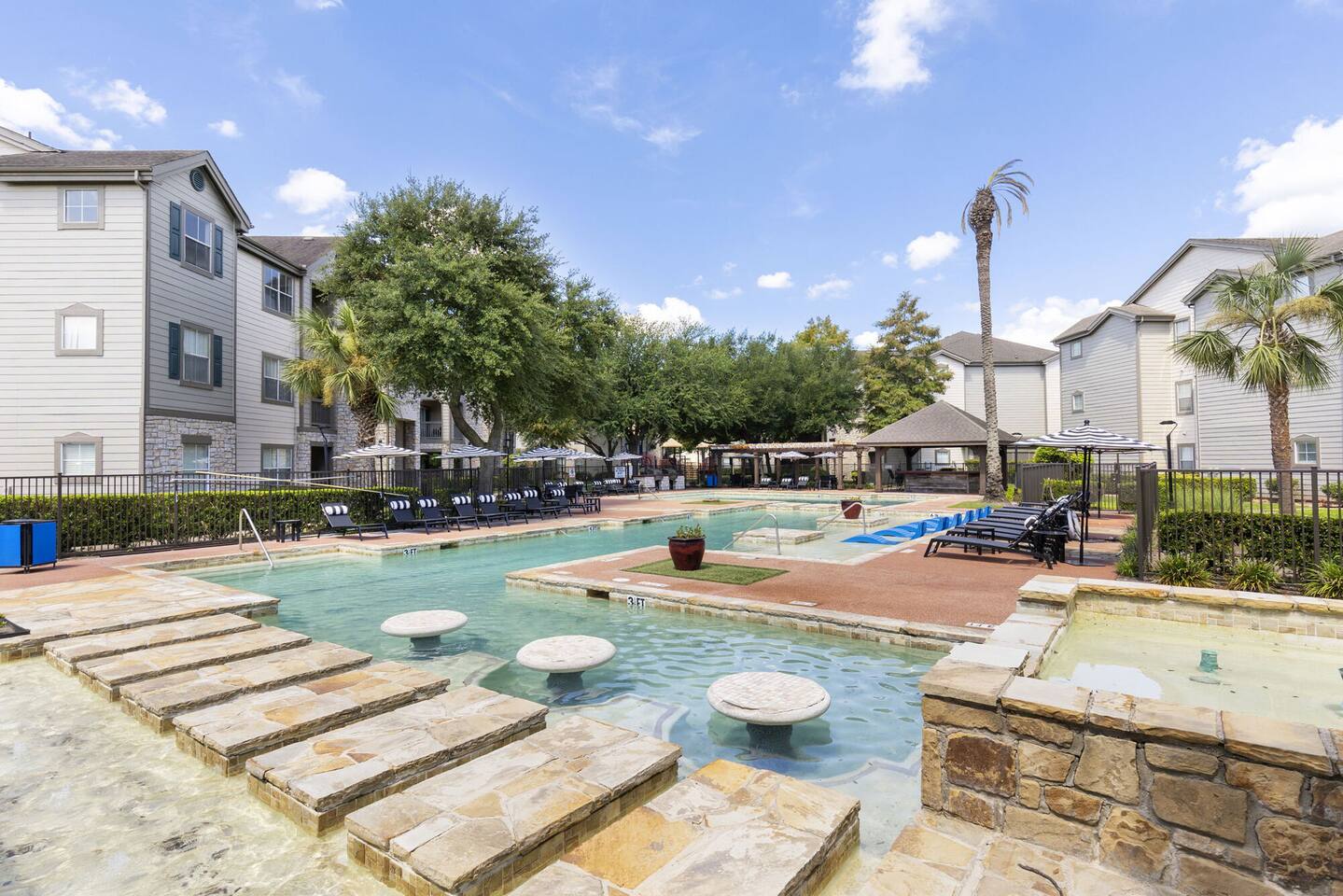 , an Airbnb-friendly apartment in Houston, TX