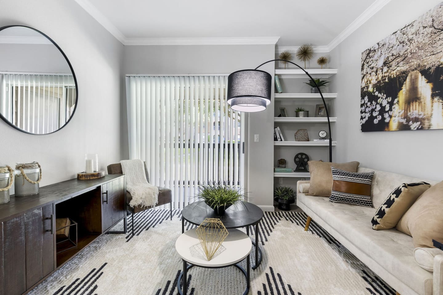 , an Airbnb-friendly apartment in Houston, TX