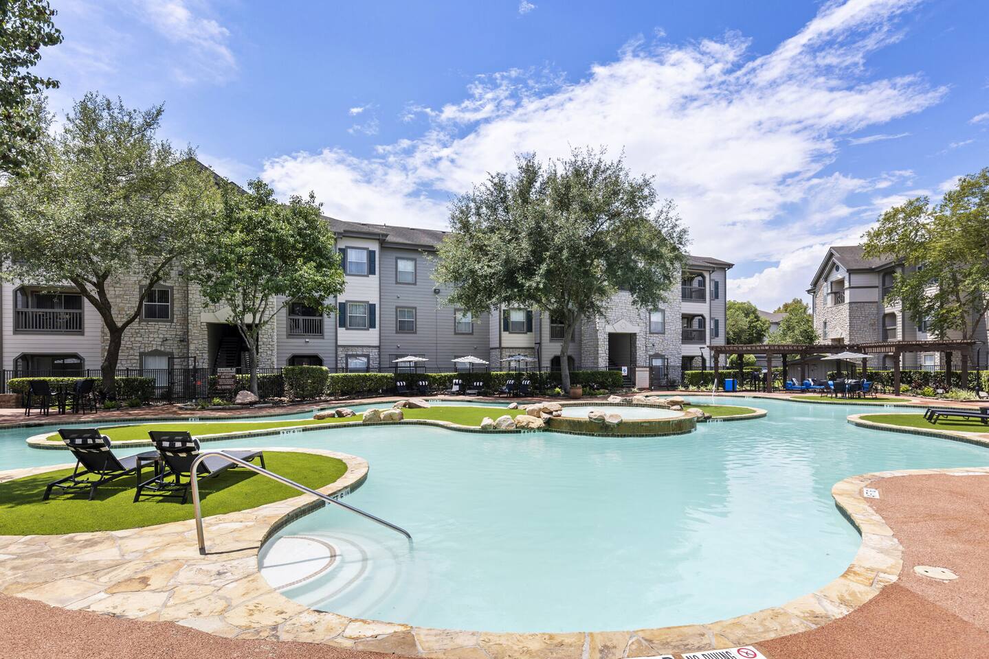 , an Airbnb-friendly apartment in Houston, TX