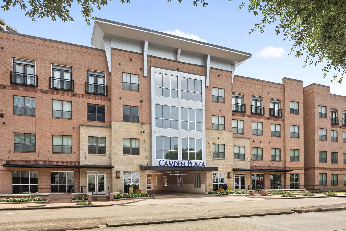 , an Airbnb-friendly apartment in Houston, TX