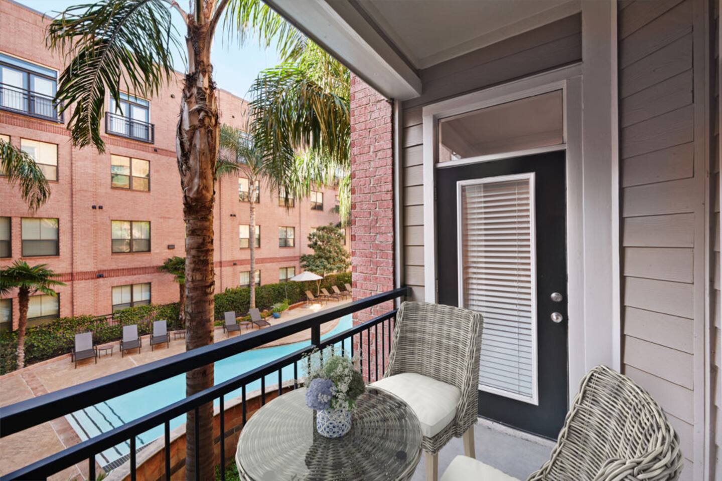 , an Airbnb-friendly apartment in Houston, TX