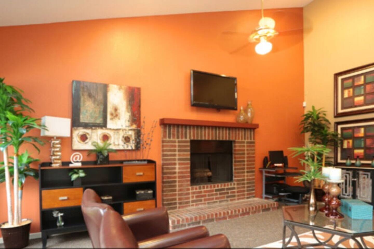, an Airbnb-friendly apartment in Houston, TX