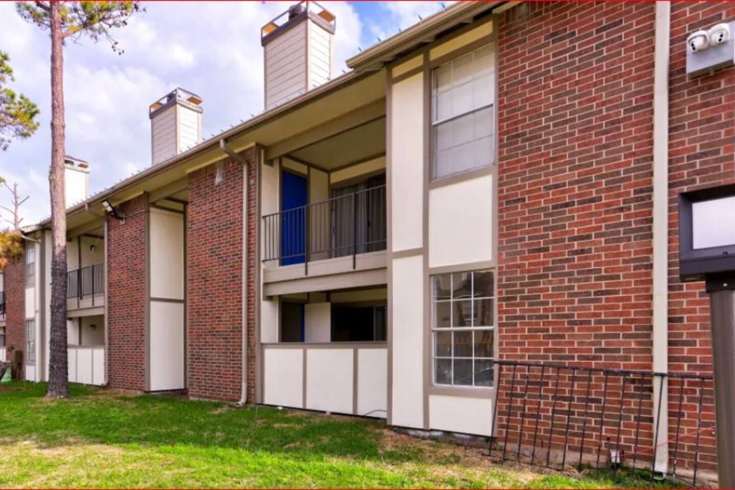 Alternate view of Star Beltway 8 Apartments, an Airbnb-friendly apartment in Houston, TX