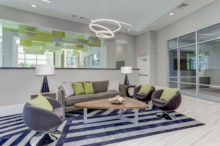 RGVtYW5kUGljdHVyZToxOTQzMTQ3Nzgy