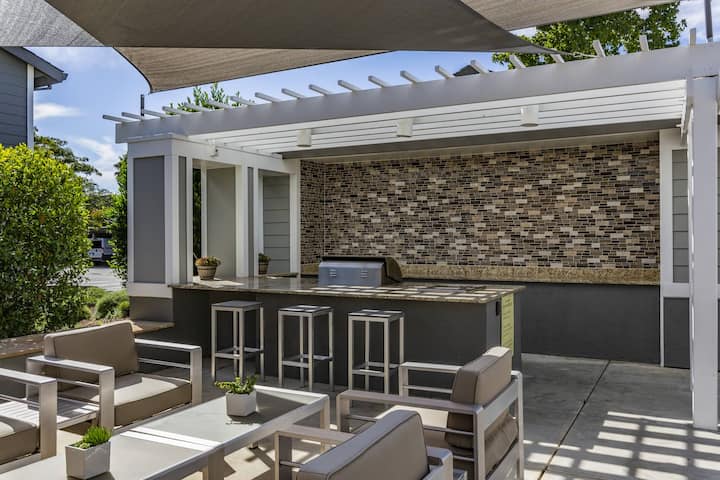 RGVtYW5kUGljdHVyZToxOTUxNTc5MTY3