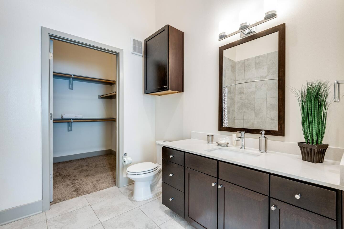 , an Airbnb-friendly apartment in Frisco, TX