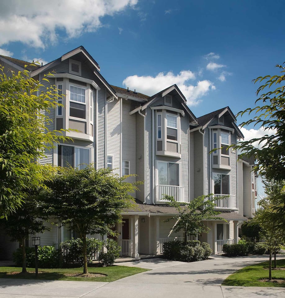 , an Airbnb-friendly apartment in Mill Creek, WA