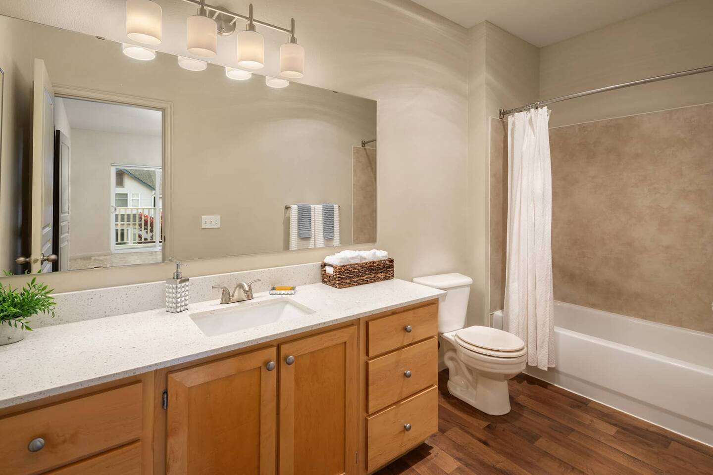 , an Airbnb-friendly apartment in Mill Creek, WA