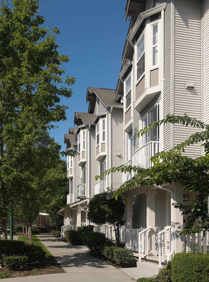 , an Airbnb-friendly apartment in Mill Creek, WA