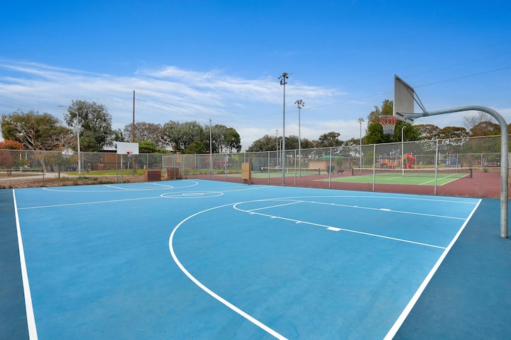 RGVtYW5kUGljdHVyZToxOTUyMDQ1Mzcz