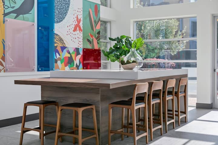 RGVtYW5kUGljdHVyZToxOTQzMTQ1OTUx