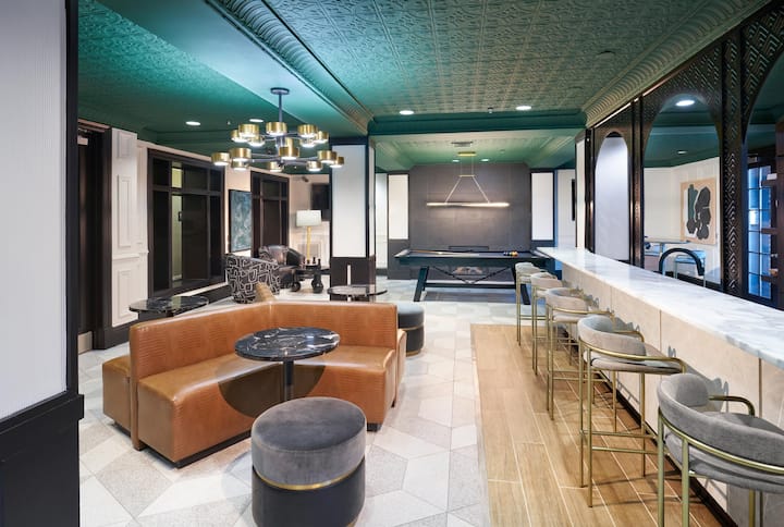 RGVtYW5kUGljdHVyZToxOTQzMTQ2NTc0