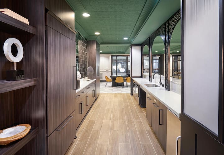 RGVtYW5kUGljdHVyZToxOTQzMTQ2NTg2