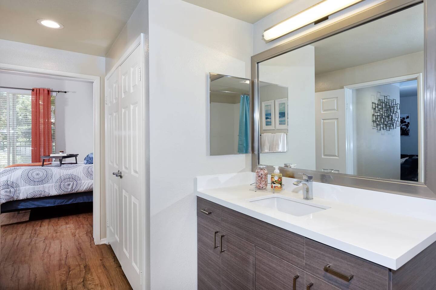 , an Airbnb-friendly apartment in Marina Del Rey, CA