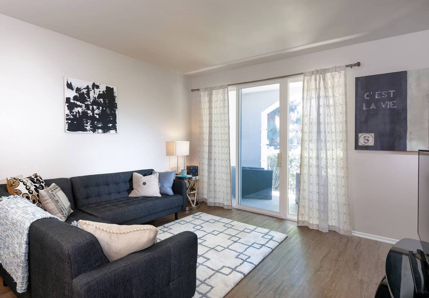 , an Airbnb-friendly apartment in Marina Del Rey, CA