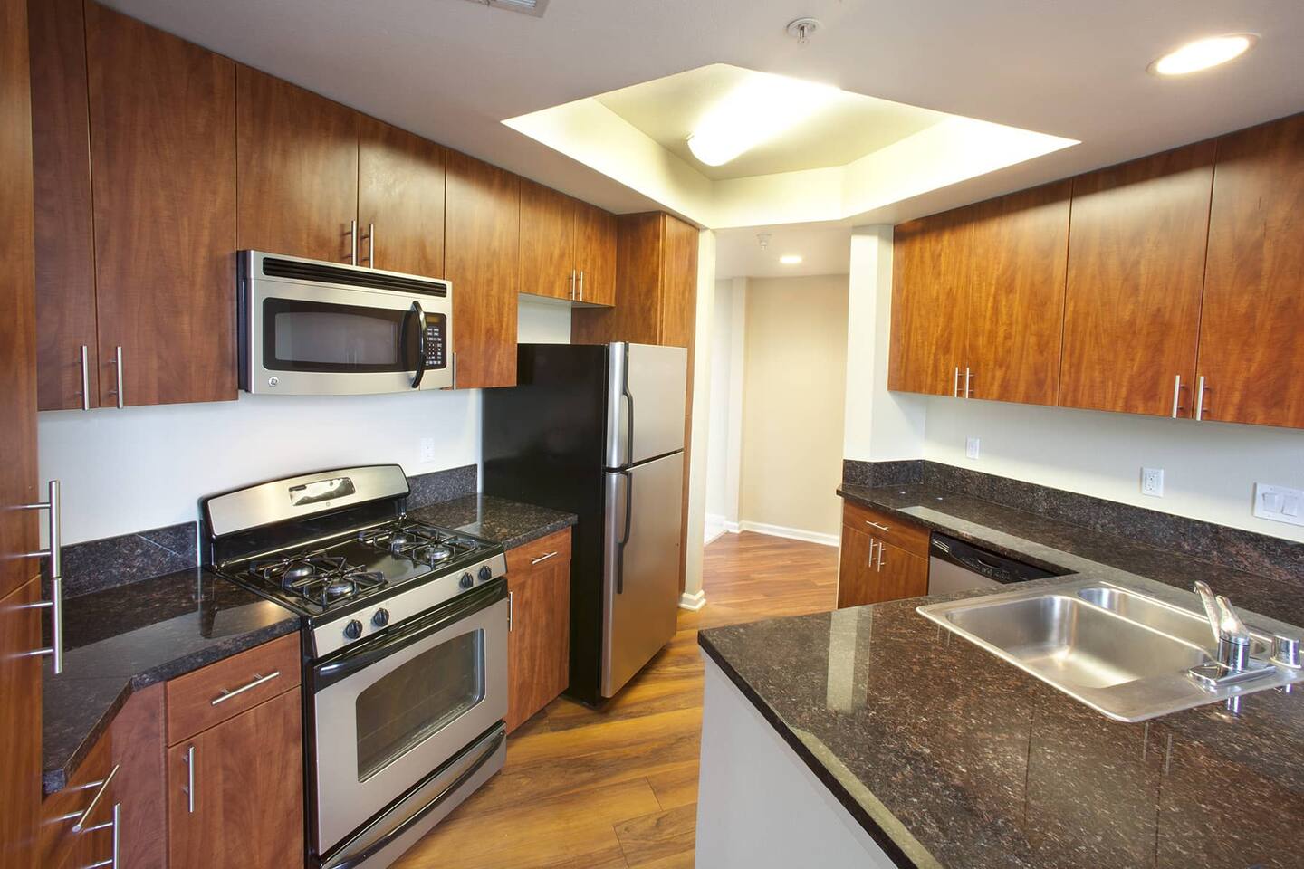 , an Airbnb-friendly apartment in Marina Del Rey, CA