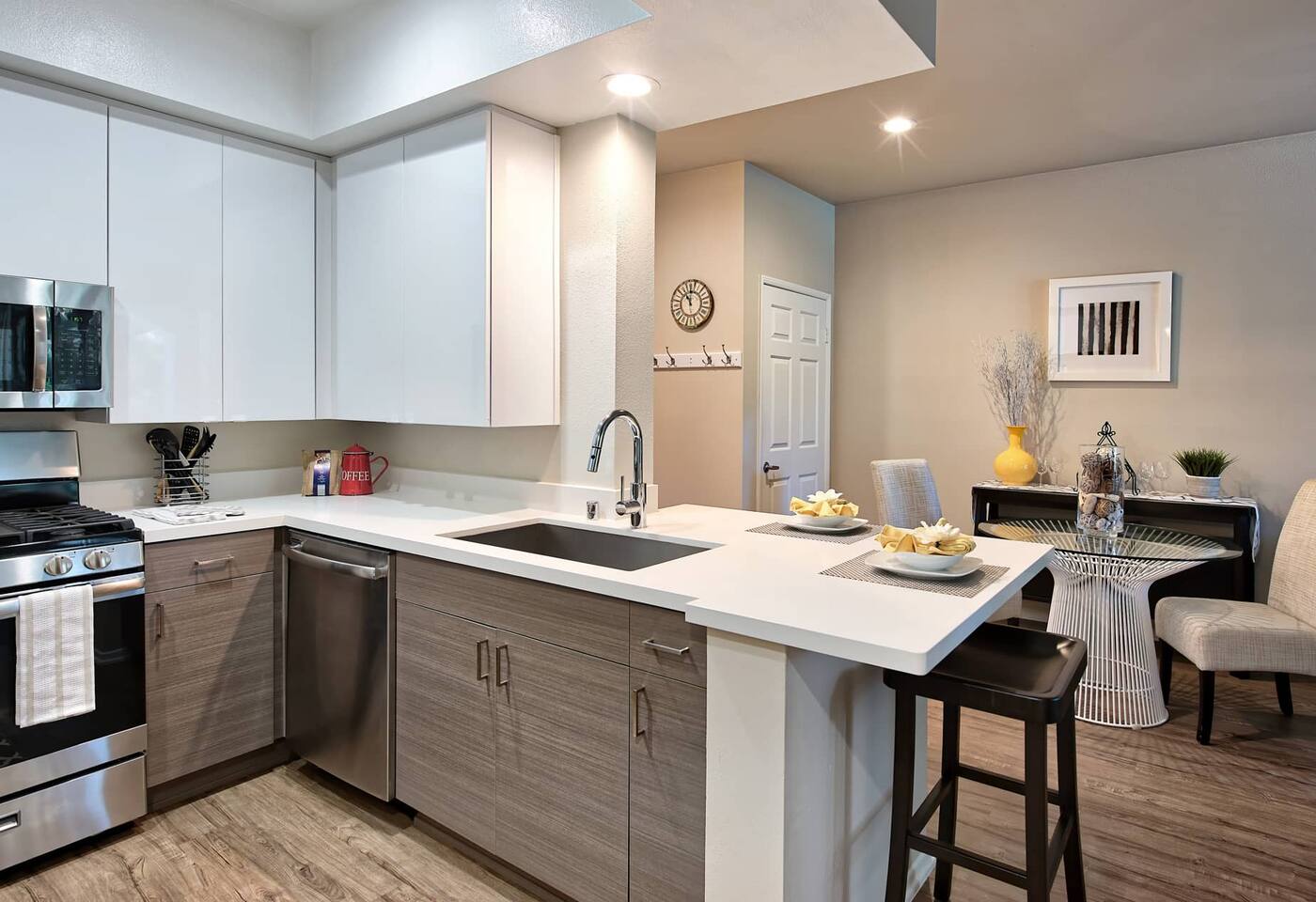 , an Airbnb-friendly apartment in Marina Del Rey, CA