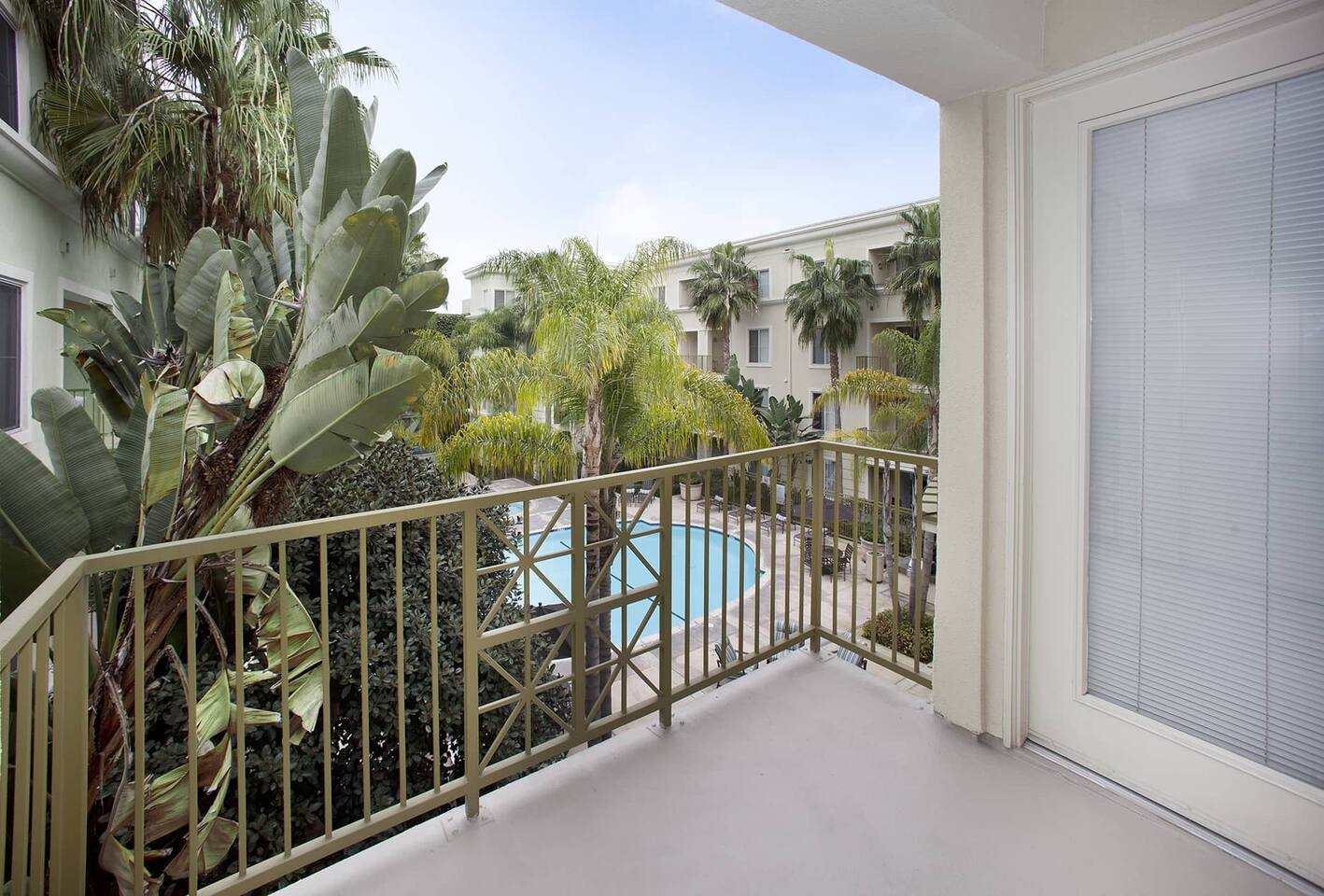 , an Airbnb-friendly apartment in Marina Del Rey, CA
