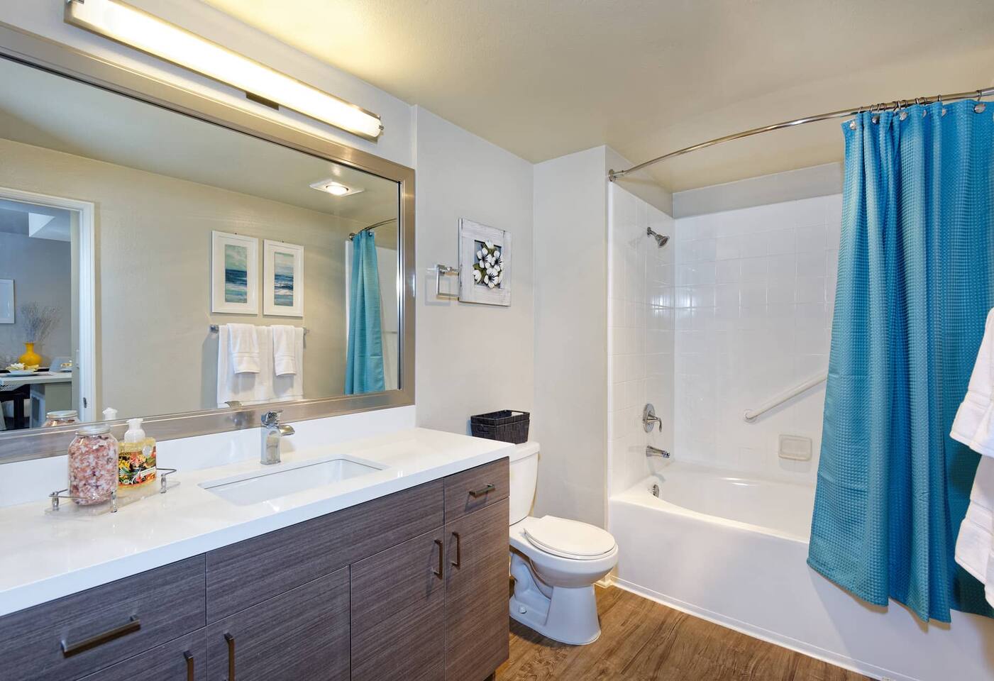 , an Airbnb-friendly apartment in Marina Del Rey, CA
