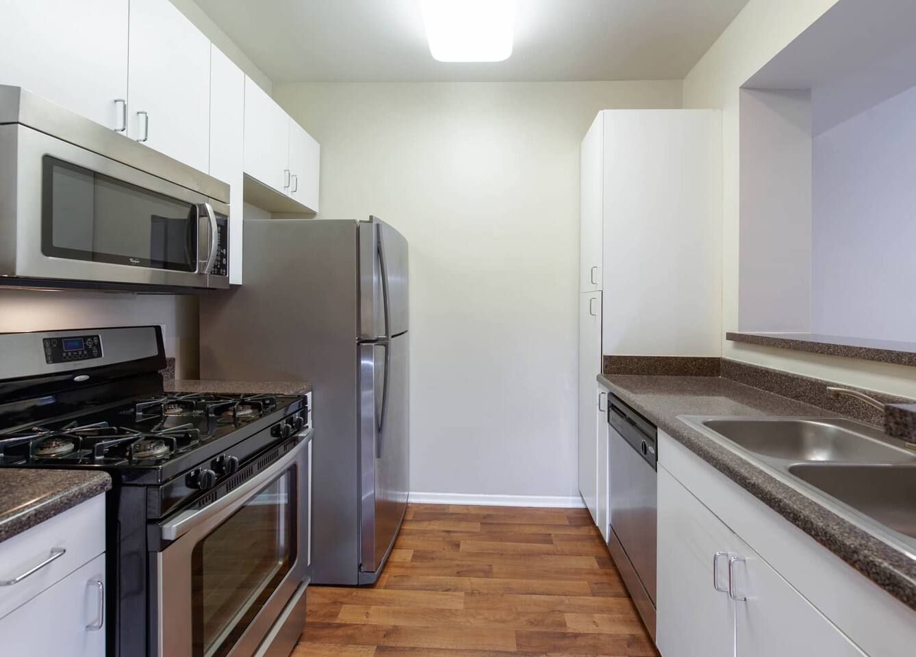 , an Airbnb-friendly apartment in Marina Del Rey, CA