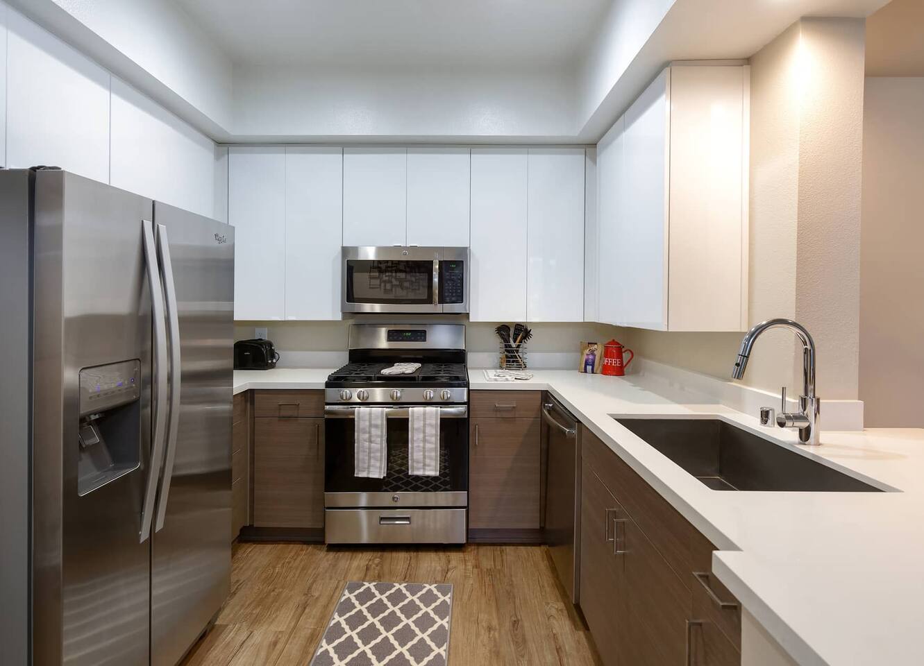 , an Airbnb-friendly apartment in Marina Del Rey, CA