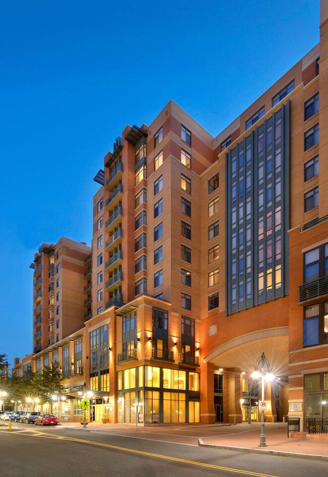 , an Airbnb-friendly apartment in Arlington, VA