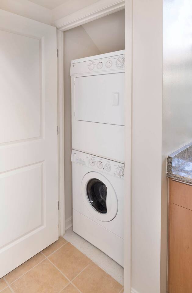 , an Airbnb-friendly apartment in Arlington, VA