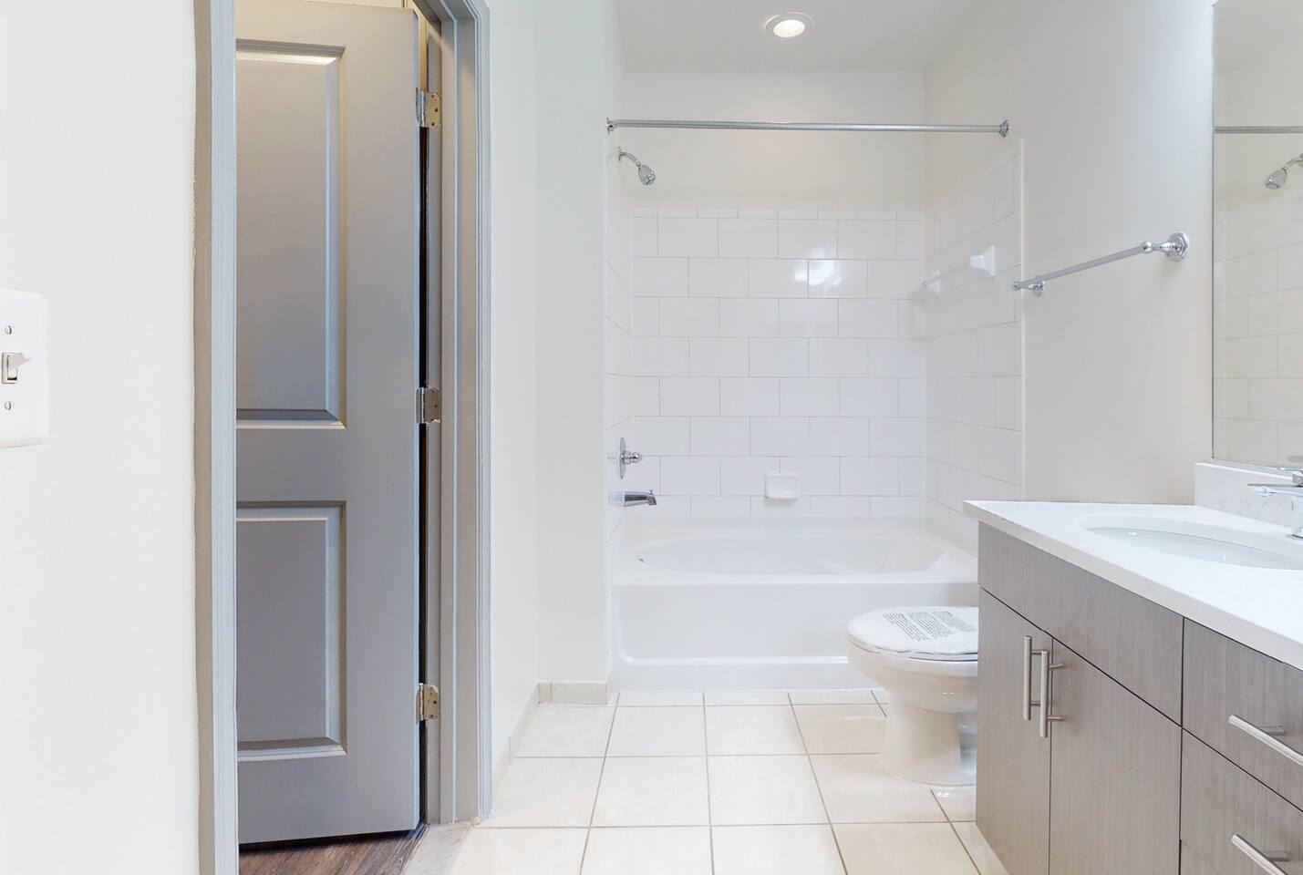 , an Airbnb-friendly apartment in Arlington, VA