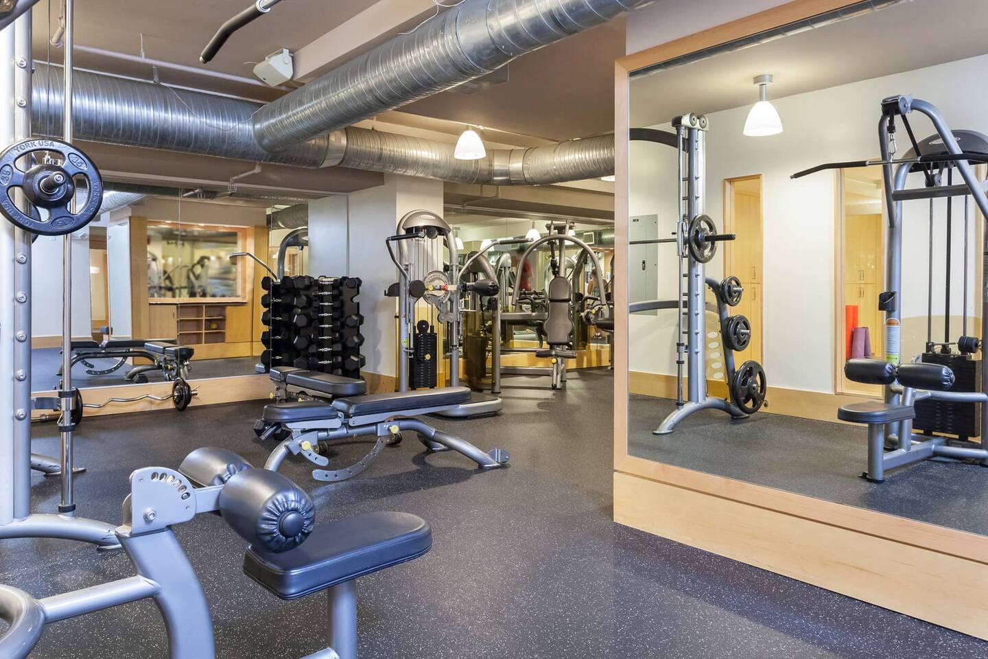 , an Airbnb-friendly apartment in Arlington, VA