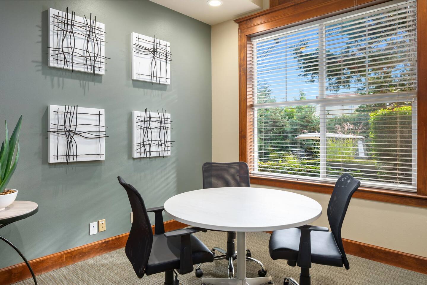 , an Airbnb-friendly apartment in Everett, WA