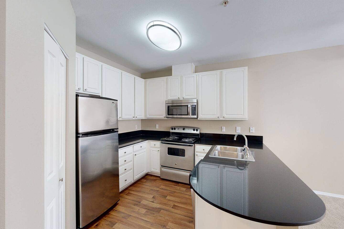 , an Airbnb-friendly apartment in Everett, WA