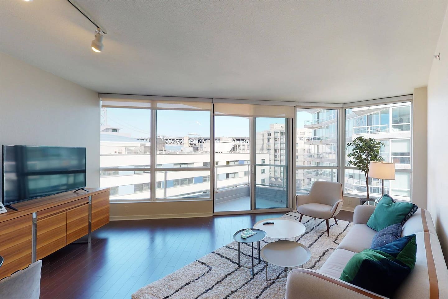 , an Airbnb-friendly apartment in San Francisco, CA