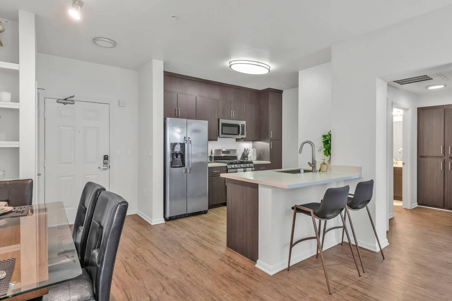 , an Airbnb-friendly apartment in Marina Del Rey, CA