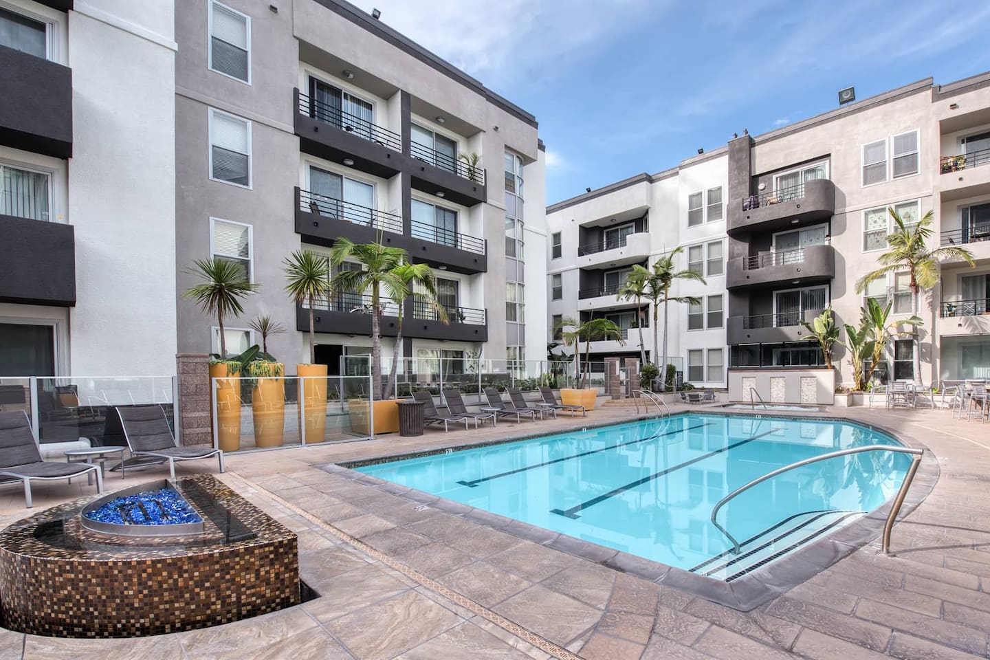 , an Airbnb-friendly apartment in Marina Del Rey, CA