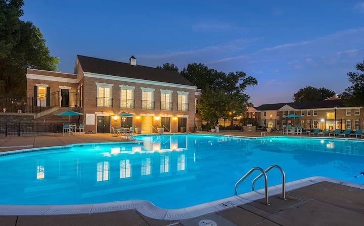 RGVtYW5kUGljdHVyZToxOTU1MjE0NTQ3