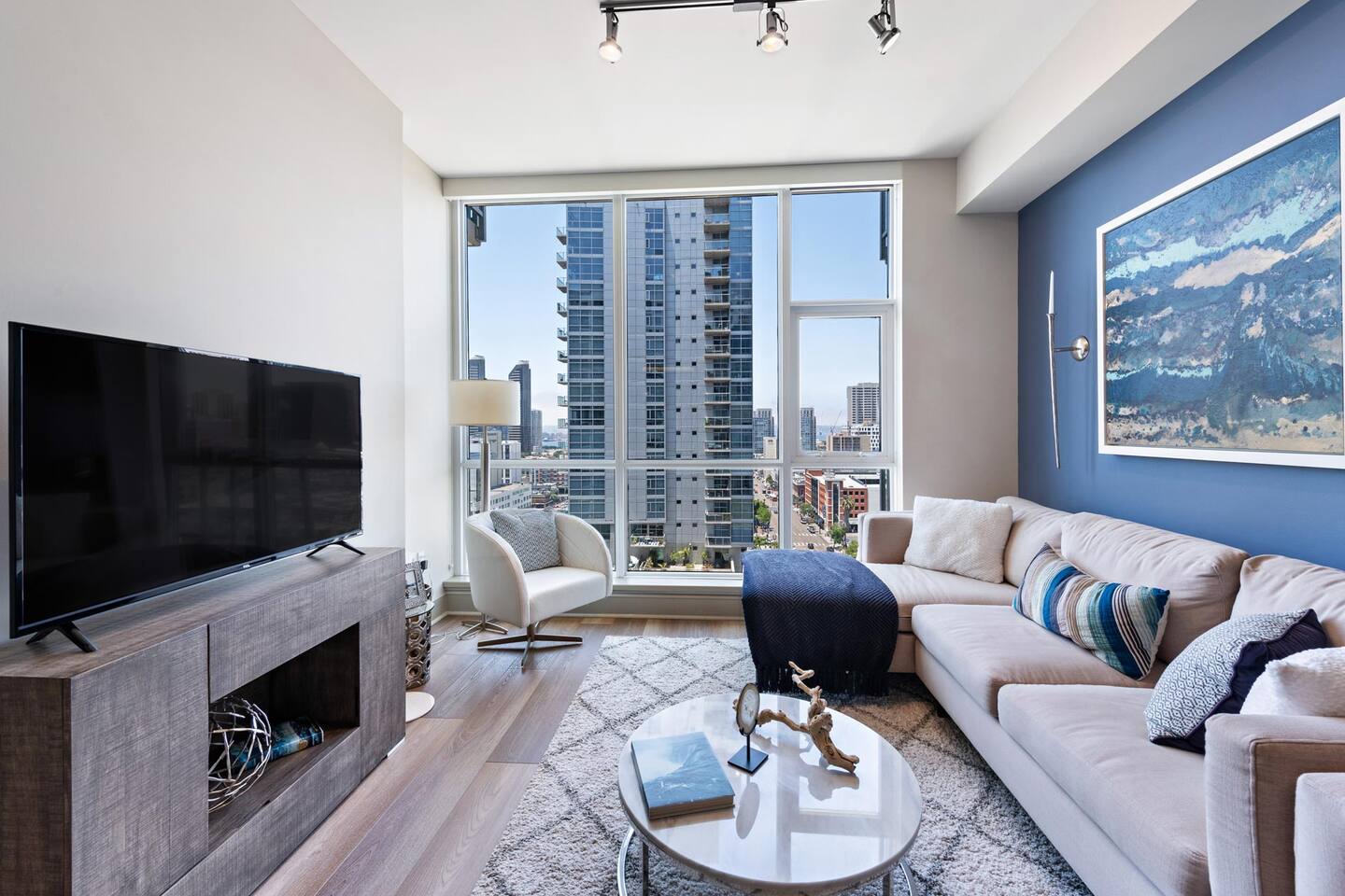 , an Airbnb-friendly apartment in San Diego, CA
