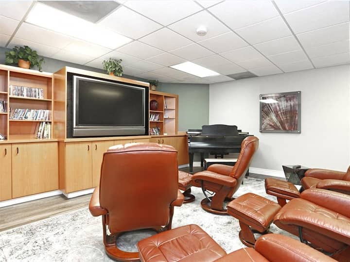 RGVtYW5kUGljdHVyZToxOTU1MjE1MjM2