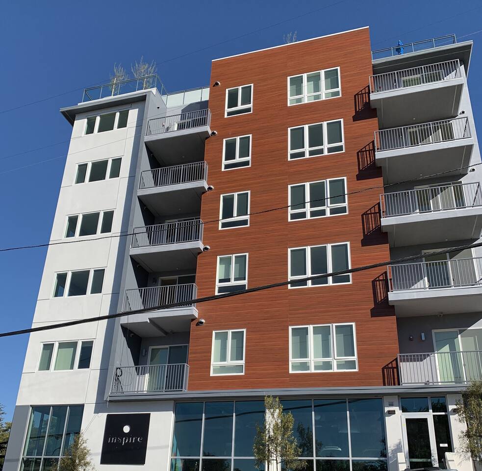 , an Airbnb-friendly apartment in Los Angeles, CA