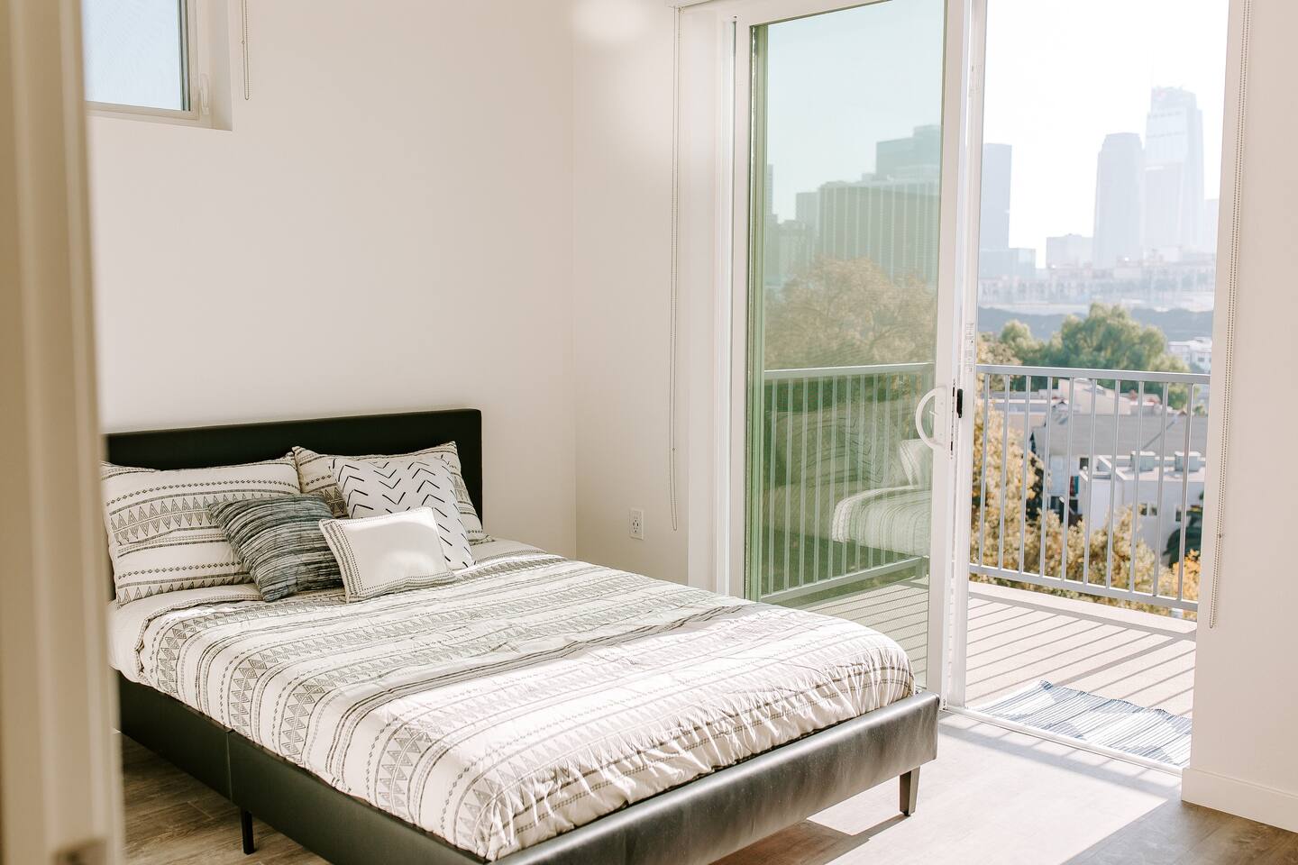 , an Airbnb-friendly apartment in Los Angeles, CA