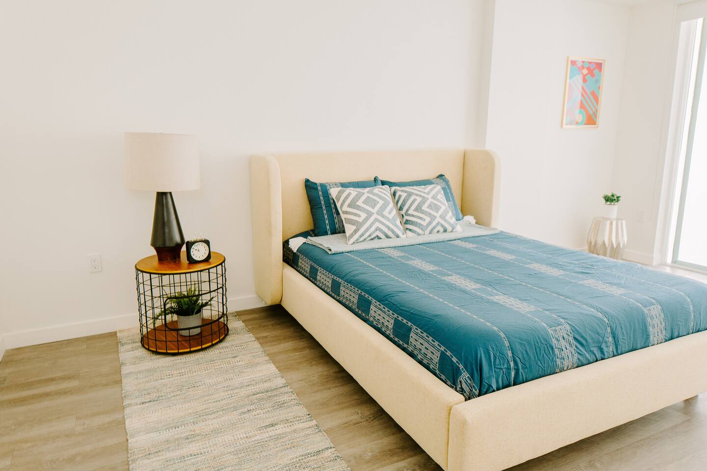 , an Airbnb-friendly apartment in Los Angeles, CA