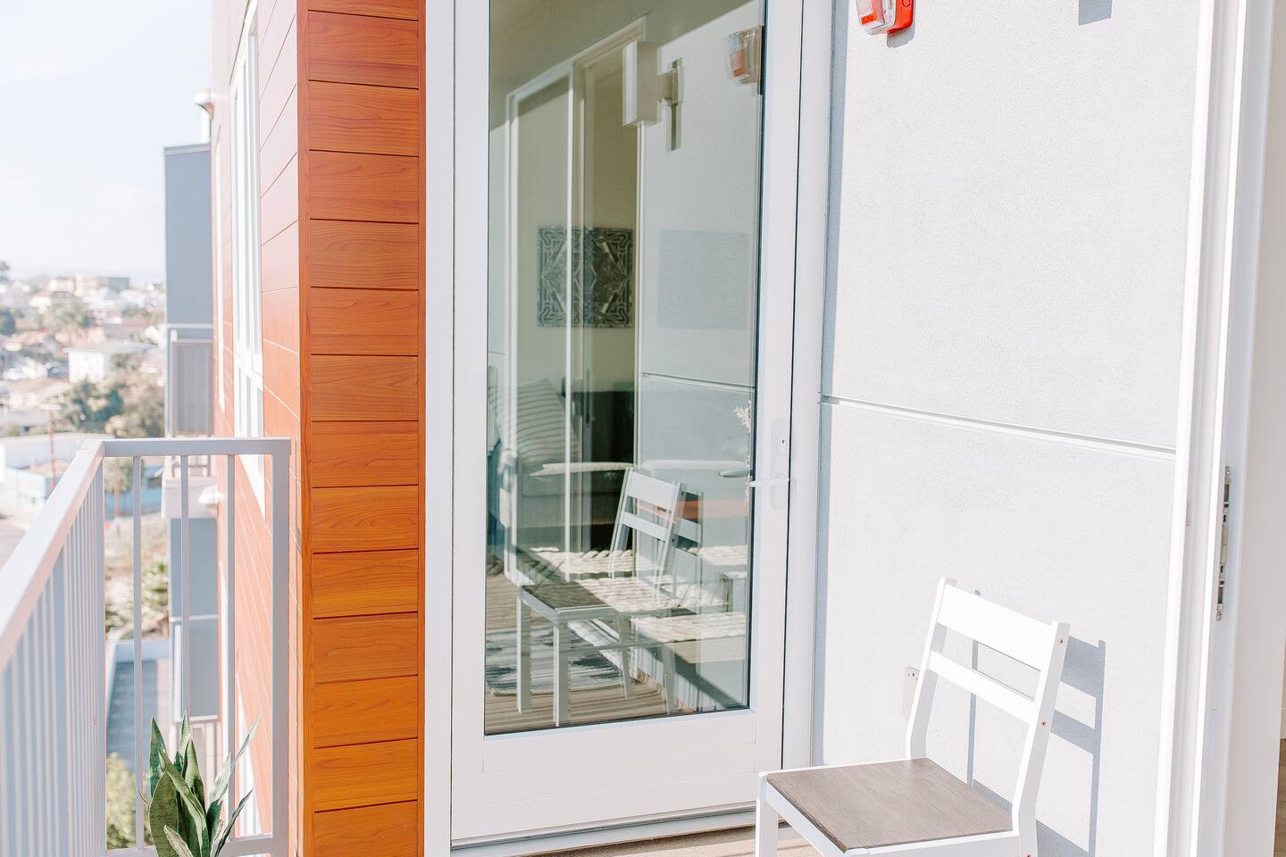 , an Airbnb-friendly apartment in Los Angeles, CA