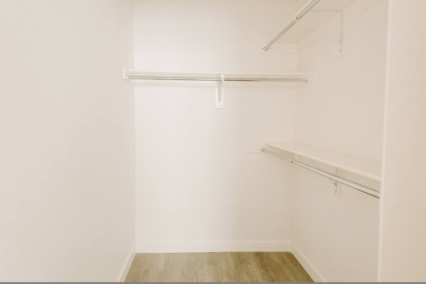 , an Airbnb-friendly apartment in Los Angeles, CA