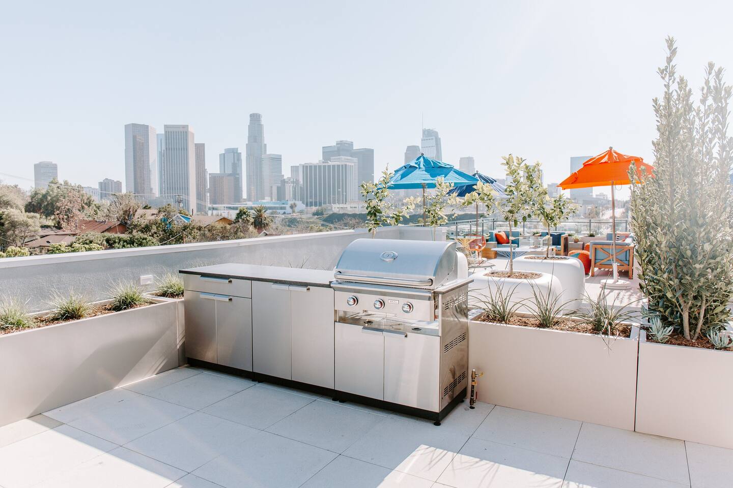 , an Airbnb-friendly apartment in Los Angeles, CA