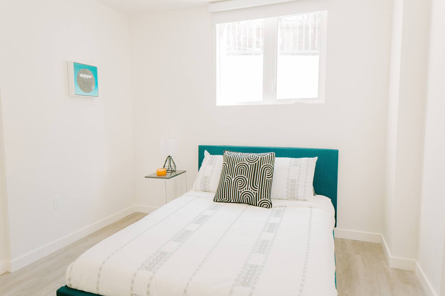 , an Airbnb-friendly apartment in Los Angeles, CA